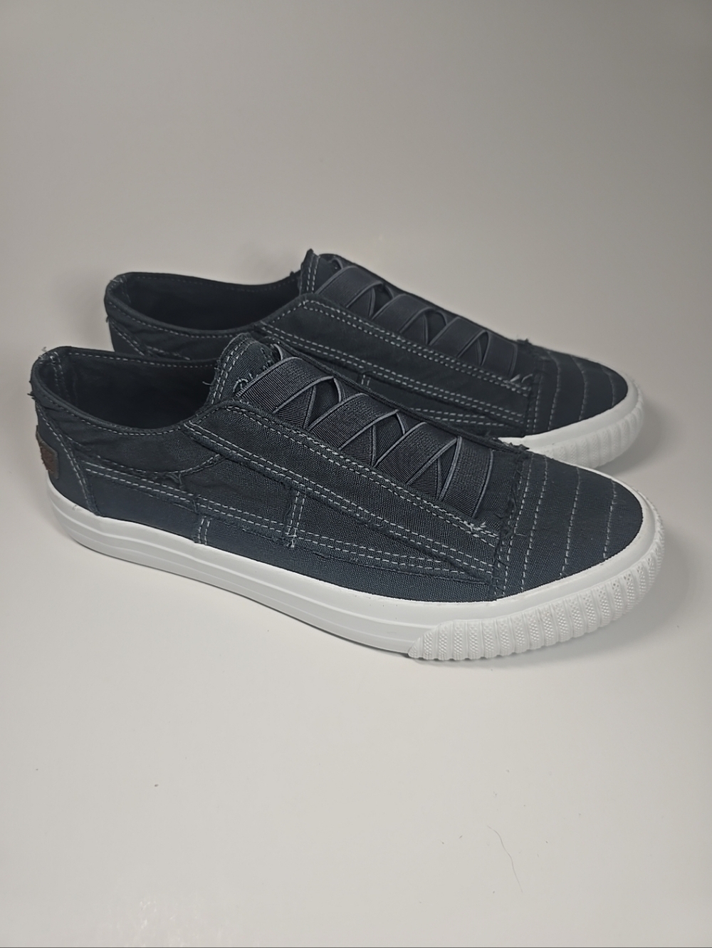 Blowfish Malibu Womens Slip On Casual Cotton Shoes Size 8.5